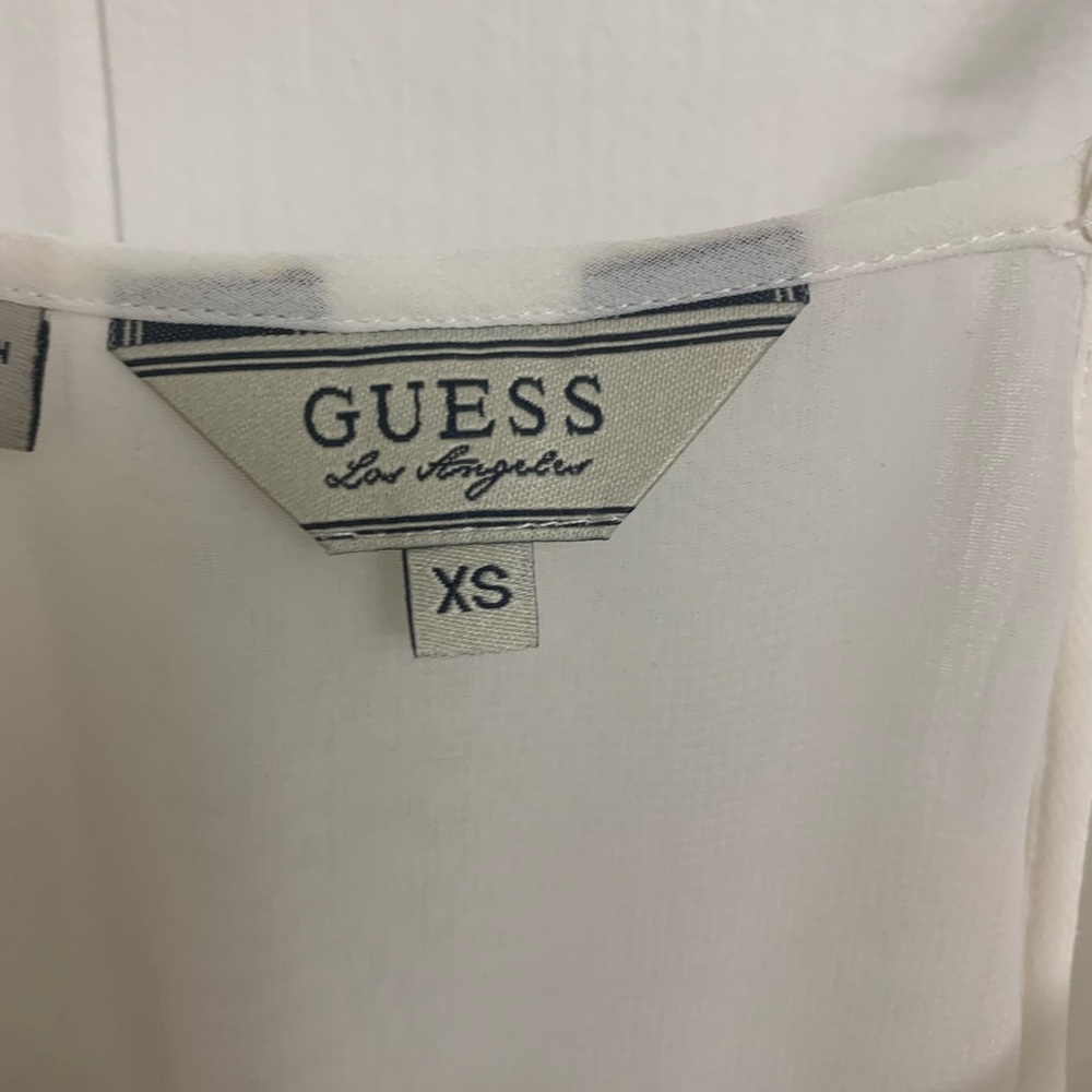 Guess ruffle top - Picture 2 of 5